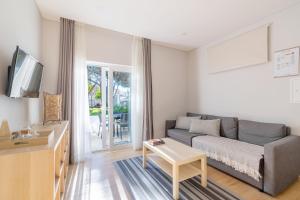 Khu vực ghế ngồi tại Silver Seahorse Garden Retreat II