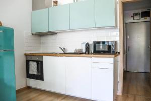 Eldhús eða eldhúskrókur á Panoráma Sétány Apartman Fonyód