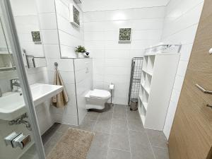 Baðherbergi á Panoráma Sétány Apartman Fonyód