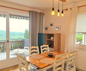 Køkken eller tekøkken på L'Ecrin du Lac, proche des stations de ski les Aravis