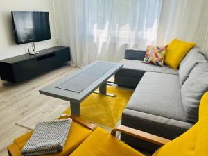 Μια τηλεόραση ή/και κέντρο ψυχαγωγίας στο Sunny Heartbeat Getaway to Trnava