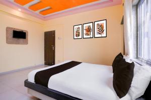 a bedroom with a bed in a room at Hotel O Datta Nagar Formerly Baba Sai in Shirdi