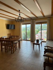 a living room with a table and a dining room at Apartamentos Cuesta de la Cruz in Caravaca de la Cruz