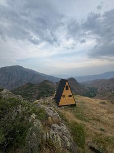 A general mountain view or a mountain view taken from a szállodákat