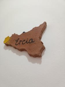 a piece of paper with the name of irenia on it at Albergo diffuso Borgo Gallodoro da Sara in Gallodoro