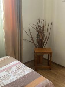 Rúm í herbergi á Feniks apartman