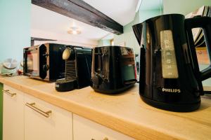 a row of coffins sitting on top of a counter at Suite Vieille Ville - Calme et Cosy - Parking gratuit in Sélestat