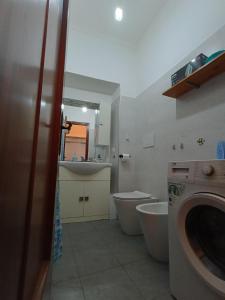 a bathroom with a washing machine and a toilet at AL40 - Turin Holiday Apartment in Turin