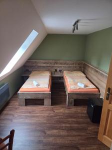 Postel nebo postele na pokoji v ubytování Penzion Kovářov