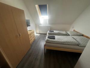 Postel nebo postele na pokoji v ubytování Apartmány Kadov 88