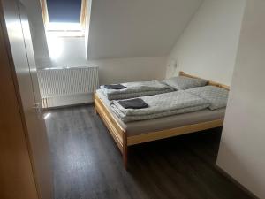 Postel nebo postele na pokoji v ubytování Apartmány Kadov 88