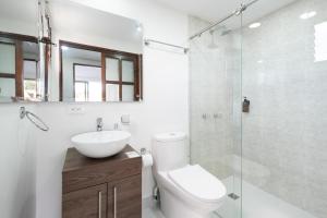 a bathroom with a toilet and a sink and a shower at Hotel Chalet La Sofia by Majuva in Armenia
