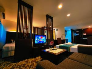 a living room with a couch and a flat screen tv at KK City Centre SCSP 3-4PAX LUXURY Family Suites NEAR IMAGO 亚庇市中心民宿 in Kota Kinabalu