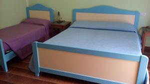 A bed or beds in a room at B&b La Scogliera
