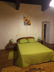 Postel nebo postele na pokoji v ubytování Maison de caractère Belvèze