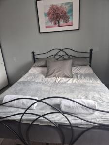 Postel nebo postele na pokoji v ubytování Milanos apartament + 3 fotografie