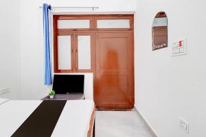 Ένα ή περισσότερα κρεβάτια σε δωμάτιο στο Hotel O Welcome Guest House +37 φωτογραφίες