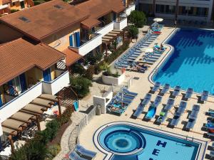 Bazén v ubytovaní Villaggio Hemingway - Family Aparthotel alebo v jeho blízkosti