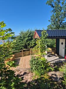 a backyard with a wooden deck and a house at Utsikten Bjerkøya - Where the View Meets the Sea, app 1h from Oslo in Holmestrand