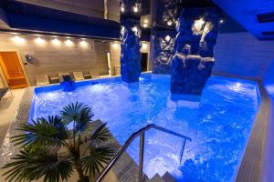 Bazén v ubytování Satelit Lux Zlatibor - Spa and Full Board by Satelit Resorts nebo v jeho okolí