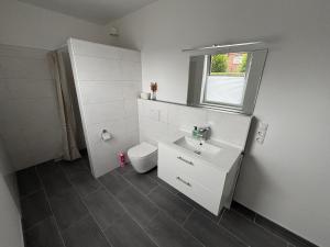 Ένα μπάνιο στο Haus Anna U +12 φωτογραφίες