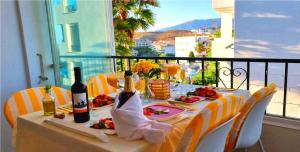 Φωτογραφία από το άλμπουμ του DiCaprio - Sea & Mountains View σε Mijas