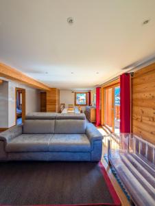 Oleskelutila majoituspaikassa Luxueux Chalet au centre de Champéry vue panoramique