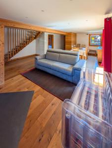Oleskelutila majoituspaikassa Luxueux Chalet au centre de Champéry vue panoramique