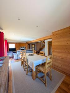 Kuvagallerian kuva majoituspaikasta Luxueux Chalet au centre de Champéry vue panoramique, joka sijaitsee kohteessa Champéry