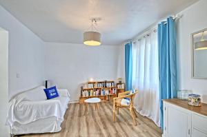 a living room with a couch and a chair at Charmante Maison Familiale in Ploubalay
