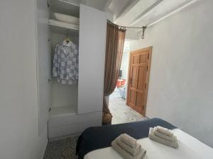 a room with a bed with two towels on it at H&B COSTABLANCA in Villajoyosa