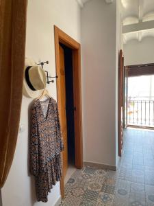 a coat hanging on a wall next to a door at H&B COSTABLANCA in Villajoyosa