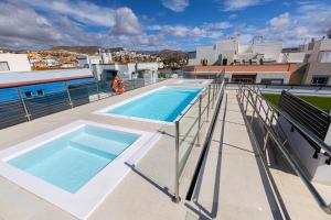 Bazén v ubytování Mar de Luz by VillaGranCanaria nebo v jeho okolí