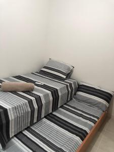 Postel nebo postele na pokoji v ubytování JTR Lux Residence + 50 fotografií