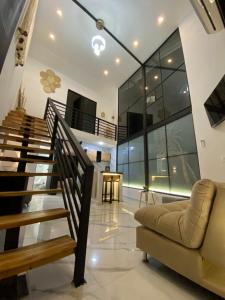a living room with a staircase and a couch at Casa campestre con piscina privada in Villeta
