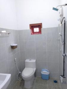 a bathroom with a toilet and a sink and a shower at Tropical Suites - Airport Transit Residence in Negombo +20 photos