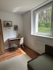 a room with a desk and a window at Apartament Grzmięca pl in Grzmięca +1 photo