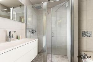 Ванная комната в Résidence Canyon Lodge - Chalet d'exception à Courchevel Moriond MAE-8904 +9 фотографий