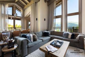 Гостиная зона в Résidence Canyon Lodge - Chalet d'exception à Courchevel Moriond MAE-8904