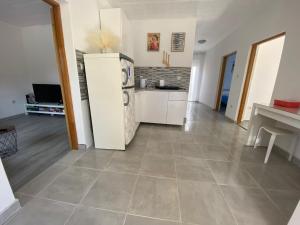 Kuchyň nebo kuchyňský kout v ubytování Apartment MiA with WIFi and private garden