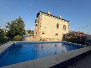 a house with a swimming pool in front of a building at villa pirşağı in Bilgah