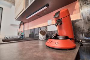 a red blender sitting on a counter in a kitchen at La douce parenthèse in Laon