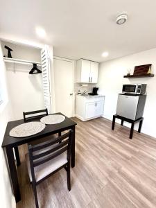 Η κουζίνα ή μικρή κουζίνα στο Modern Suite by Miami Hotspots