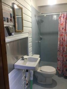 A bathroom at Hotel Chillies and Native Sons Diving