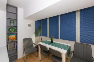 O zonă de relaxare la Grand Apartments Centre of Craiova +6 fotografii