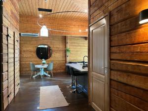 Μια τηλεόραση ή/και κέντρο ψυχαγωγίας στο Villa Wood