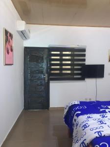 Giường trong phòng chung tại Dguizo résidence