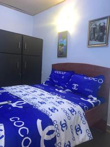 Giường trong phòng chung tại Dguizo résidence