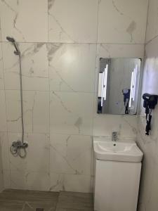 Ένα μπάνιο στο Gold Rooms I