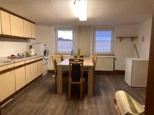 Kuchyň nebo kuchyňský kout v ubytování Brakel Mounteu-Ferinwohnung